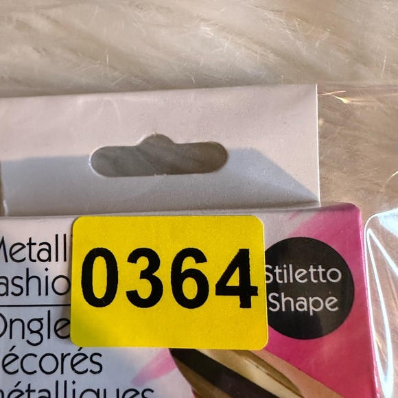 🩷5/$10 Sassy+Chic Metallic Fashion Nails - Picture 5 of 5